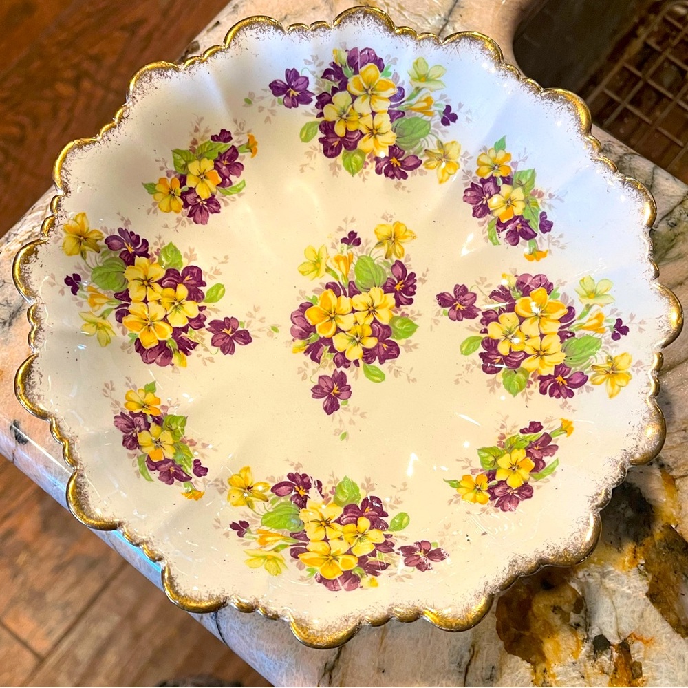 James Kent 8” bowl from 1940’s. Made in England. Beautiful
